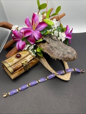 Lavender Jade linked 14k gold bracelet with amethyst clasp vintage